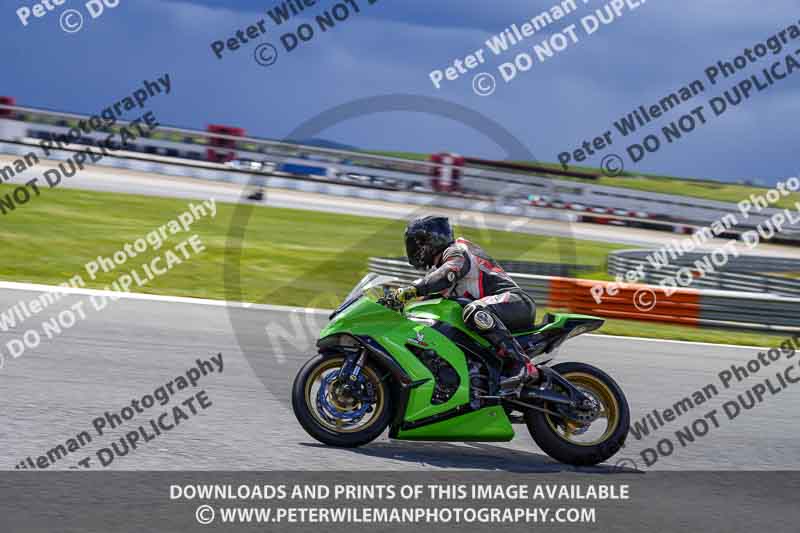 cadwell no limits trackday;cadwell park;cadwell park photographs;cadwell trackday photographs;enduro digital images;event digital images;eventdigitalimages;navarra;no limits trackdays;peter wileman photography;racing digital images;trackday digital images;trackday photos